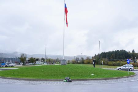 Stanje krožišča pred in po vandalizmu 2